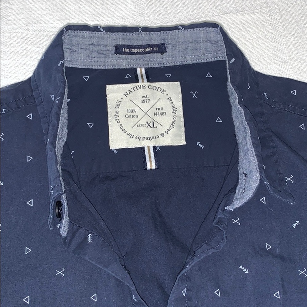 Button down - Picture 2 of 3